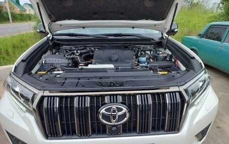 Toyota Land Cruiser Prado 150 рестайлинг 2, 2021 год, 8 500 000 рублей, 16 фотография
