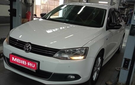 Volkswagen Jetta VI, 2013 год, 840 000 рублей, 1 фотография