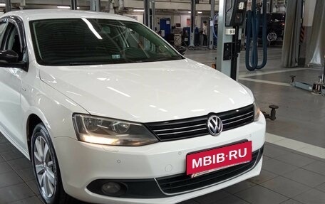 Volkswagen Jetta VI, 2013 год, 840 000 рублей, 2 фотография