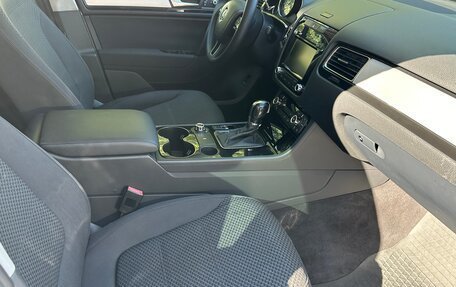 Volkswagen Touareg III, 2011 год, 1 870 000 рублей, 13 фотография