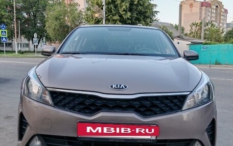 KIA Rio IV, 2021 год, 1 365 000 рублей, 2 фотография