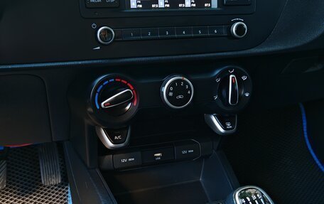 KIA Rio IV, 2021 год, 1 365 000 рублей, 10 фотография