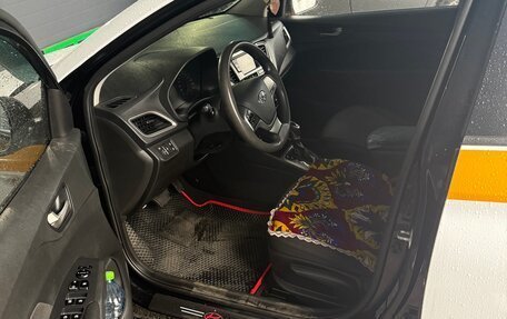 Hyundai Solaris II рестайлинг, 2018 год, 785 000 рублей, 3 фотография