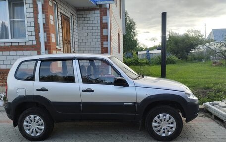 Chevrolet Niva I рестайлинг, 2012 год, 410 000 рублей, 3 фотография