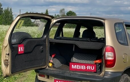 Chevrolet Niva I рестайлинг, 2004 год, 550 000 рублей, 3 фотография