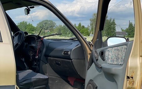 Chevrolet Niva I рестайлинг, 2004 год, 550 000 рублей, 11 фотография