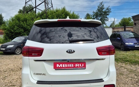 KIA Carnival III, 2018 год, 2 700 000 рублей, 11 фотография