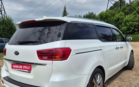KIA Carnival III, 2018 год, 2 700 000 рублей, 13 фотография