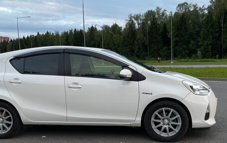 Toyota Aqua I, 2013 год, 1 100 000 рублей, 2 фотография