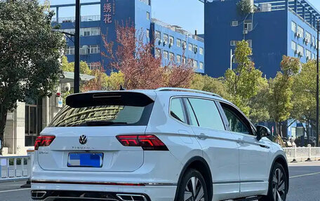 Volkswagen Tiguan II, 2022 год, 2 989 810 рублей, 4 фотография