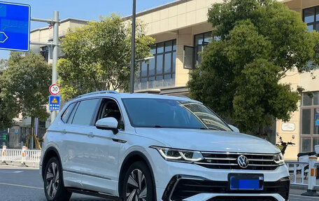 Volkswagen Tiguan II, 2022 год, 2 989 810 рублей, 3 фотография