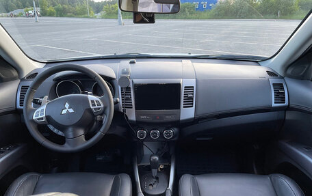 Mitsubishi Outlander III рестайлинг 3, 2010 год, 1 825 000 рублей, 10 фотография