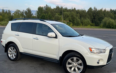 Mitsubishi Outlander III рестайлинг 3, 2010 год, 1 825 000 рублей, 3 фотография