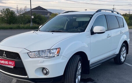 Mitsubishi Outlander III рестайлинг 3, 2010 год, 1 825 000 рублей, 9 фотография