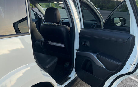 Mitsubishi Outlander III рестайлинг 3, 2010 год, 1 825 000 рублей, 28 фотография