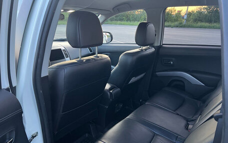 Mitsubishi Outlander III рестайлинг 3, 2010 год, 1 825 000 рублей, 26 фотография