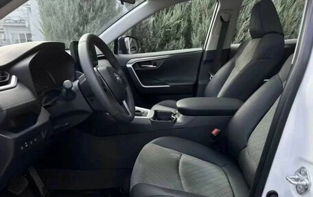 Toyota RAV4, 2025 год, 4 450 000 рублей, 10 фотография