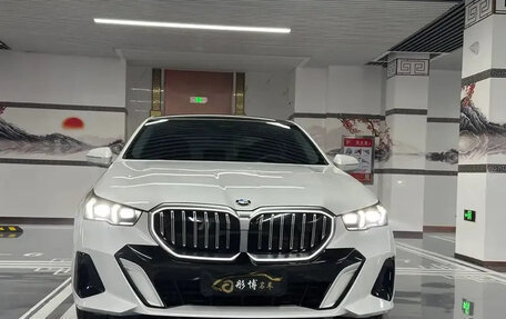 BMW 5 серия, 2024 год, 5 900 111 рублей, 2 фотография