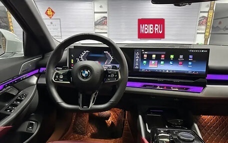 BMW 5 серия, 2024 год, 5 900 111 рублей, 18 фотография