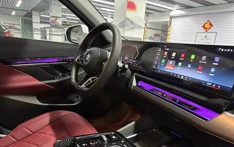 BMW 5 серия, 2024 год, 5 900 111 рублей, 24 фотография
