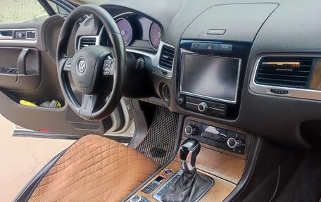 Volkswagen Touareg III, 2011 год, 2 000 000 рублей, 3 фотография