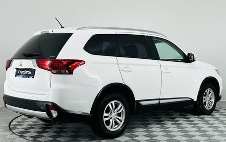 Mitsubishi Outlander III рестайлинг 3, 2015 год, 1 590 000 рублей, 5 фотография