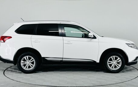 Mitsubishi Outlander III рестайлинг 3, 2015 год, 1 590 000 рублей, 4 фотография