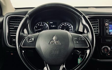 Mitsubishi Outlander III рестайлинг 3, 2015 год, 1 590 000 рублей, 10 фотография