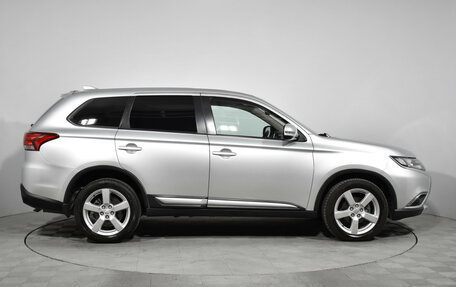 Mitsubishi Outlander III рестайлинг 3, 2018 год, 1 800 000 рублей, 4 фотография