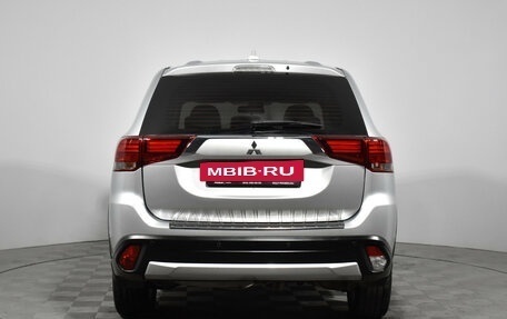 Mitsubishi Outlander III рестайлинг 3, 2018 год, 1 800 000 рублей, 6 фотография
