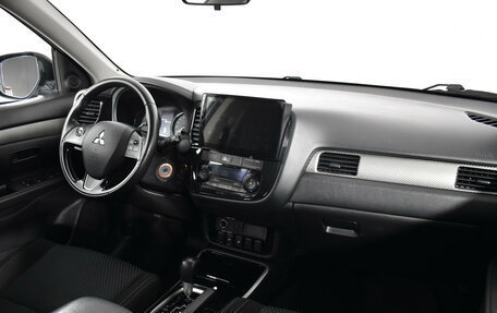 Mitsubishi Outlander III рестайлинг 3, 2018 год, 1 800 000 рублей, 9 фотография