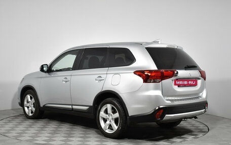 Mitsubishi Outlander III рестайлинг 3, 2018 год, 1 800 000 рублей, 7 фотография