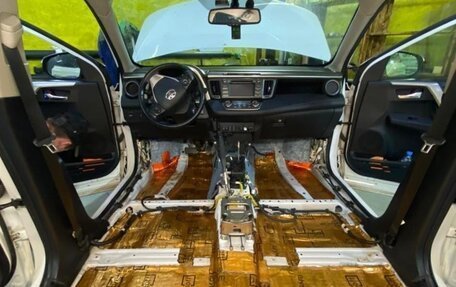 Toyota RAV4, 2015 год, 1 700 000 рублей, 14 фотография