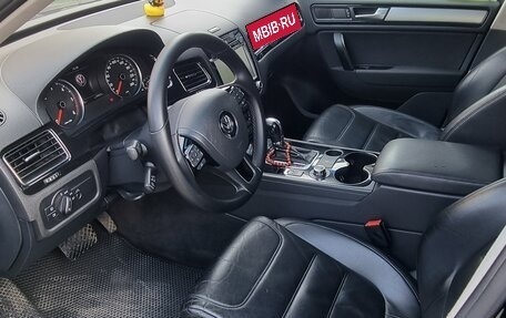 Volkswagen Touareg III, 2011 год, 1 540 000 рублей, 2 фотография