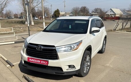 Toyota Highlander III, 2014 год, 3 050 000 рублей, 2 фотография