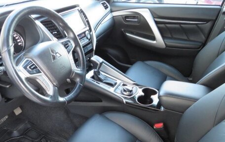 Mitsubishi Pajero Sport III рестайлинг, 2018 год, 3 190 000 рублей, 16 фотография