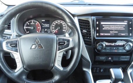 Mitsubishi Pajero Sport III рестайлинг, 2018 год, 3 190 000 рублей, 19 фотография