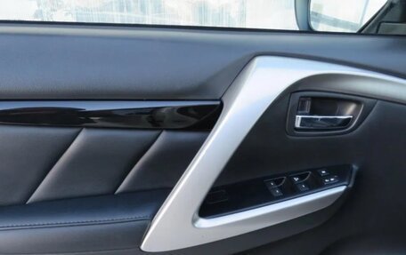 Mitsubishi Pajero Sport III рестайлинг, 2018 год, 3 190 000 рублей, 18 фотография