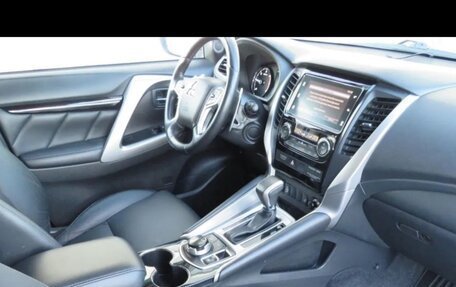 Mitsubishi Pajero Sport III рестайлинг, 2018 год, 3 190 000 рублей, 21 фотография