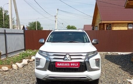 Mitsubishi Pajero Sport III рестайлинг, 2020 год, 4 450 000 рублей, 5 фотография