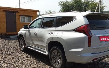 Mitsubishi Pajero Sport III рестайлинг, 2020 год, 4 450 000 рублей, 7 фотография