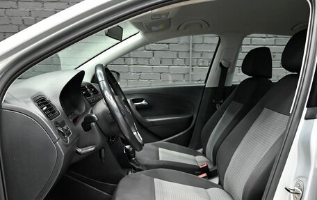 Volkswagen Polo VI (EU Market), 2013 год, 950 000 рублей, 10 фотография