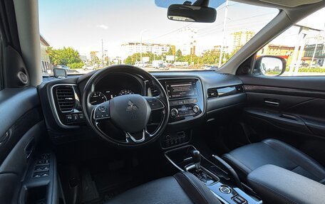 Mitsubishi Outlander III рестайлинг 3, 2017 год, 2 185 000 рублей, 6 фотография
