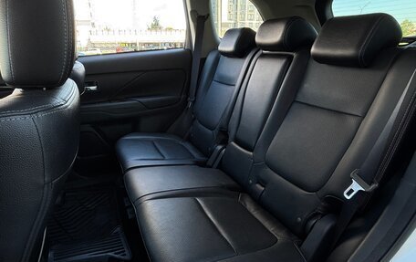 Mitsubishi Outlander III рестайлинг 3, 2017 год, 2 185 000 рублей, 10 фотография
