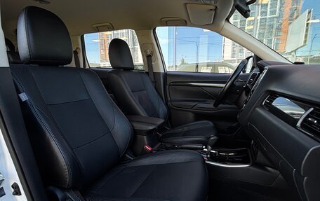Mitsubishi Outlander III рестайлинг 3, 2017 год, 2 185 000 рублей, 8 фотография