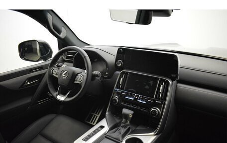 Lexus LX, 2024 год, 20 990 000 рублей, 15 фотография