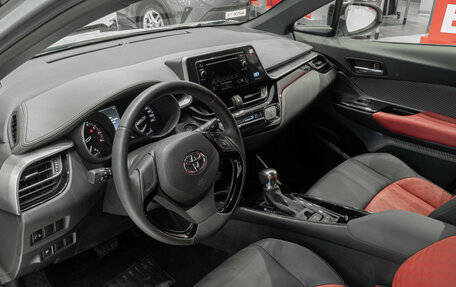 Toyota C-HR I рестайлинг, 2022 год, 3 790 000 рублей, 16 фотография