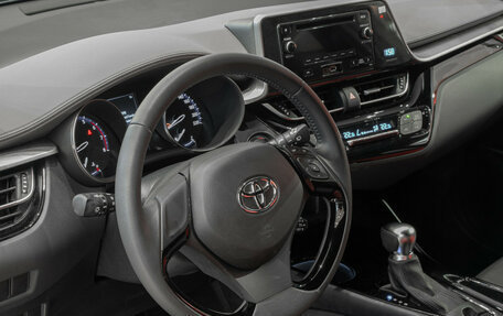 Toyota C-HR I рестайлинг, 2022 год, 3 790 000 рублей, 17 фотография