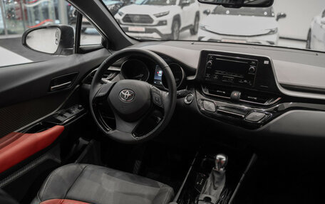 Toyota C-HR I рестайлинг, 2022 год, 3 790 000 рублей, 23 фотография