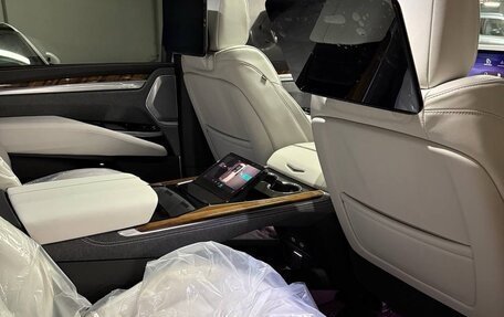 Cadillac Escalade V, 2025 год, 23 000 000 рублей, 10 фотография